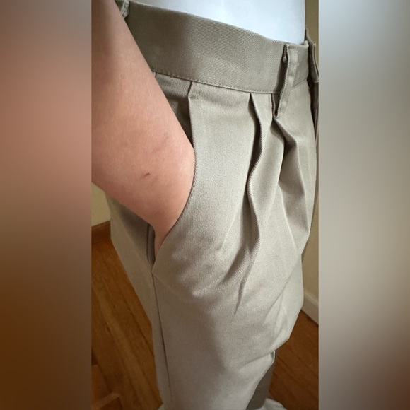 Dockers Classic Fit Khakis Pleated In Front.Deep Pockets Sz 34. 100% Cotton. - Picture 8 of 16